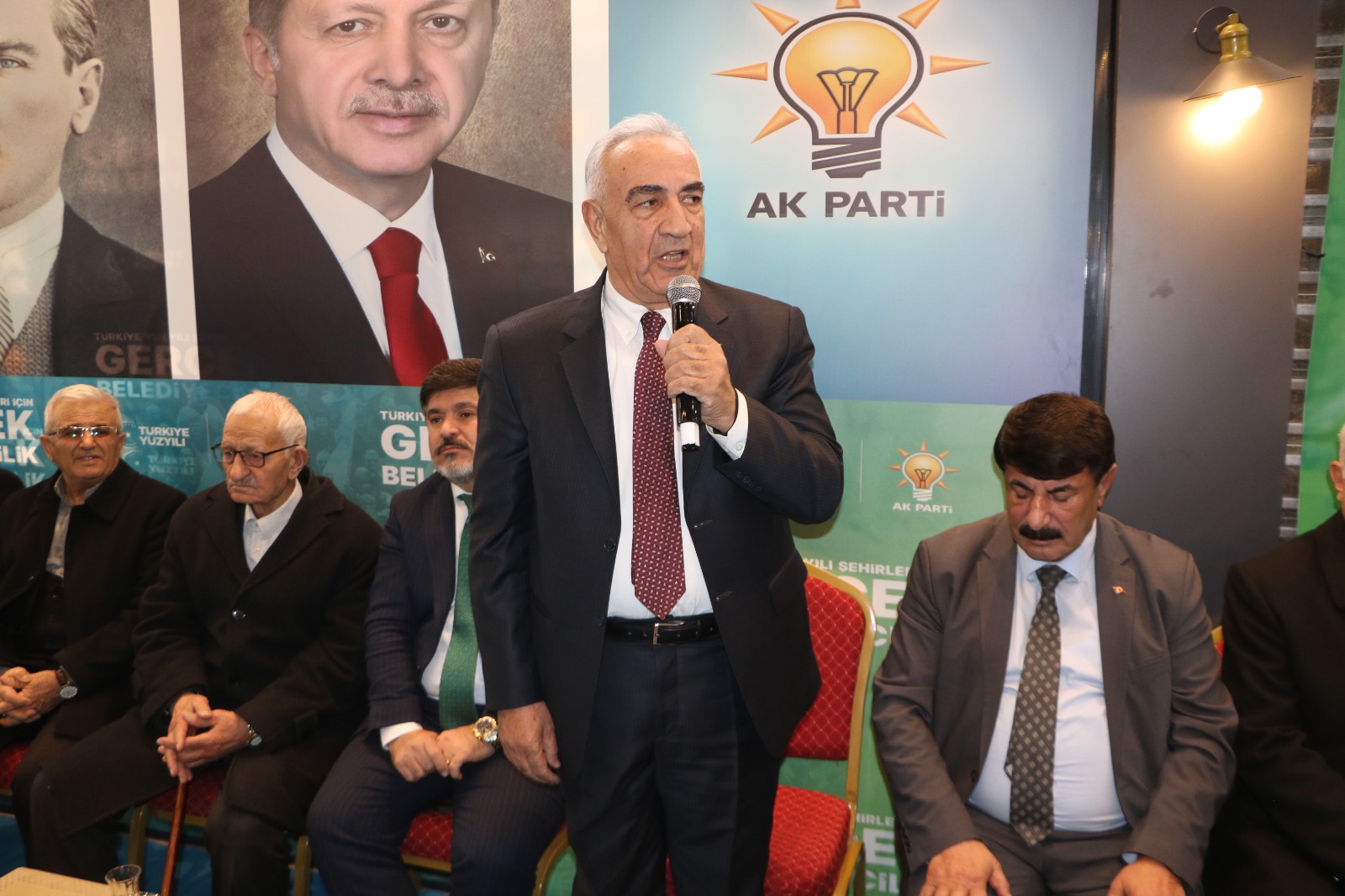 Emekli vali Bayhan: İsmet Ölmez Hakkâri için bir şanstır