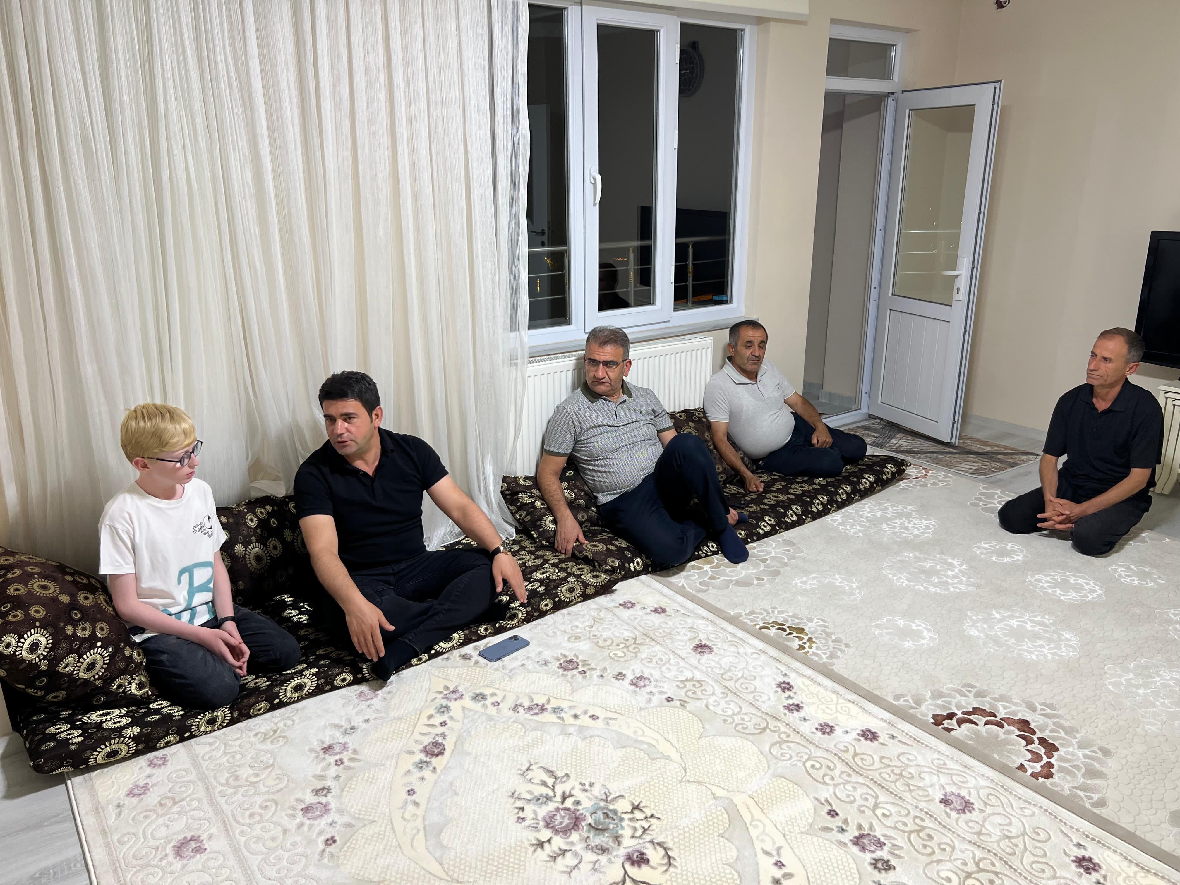 Müdür Yılmaz, LGS il birincisini, evinde ziyaret etti.