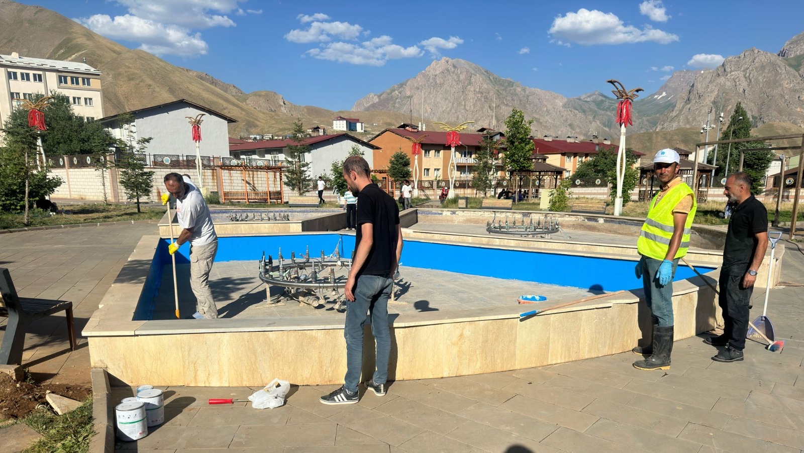 Hakkari’deki parklar onarılıyor 