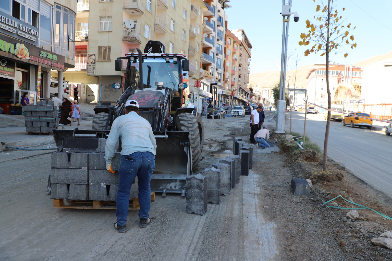 Çevre yoluna Beton Bordür taşı döşemeye başlandı