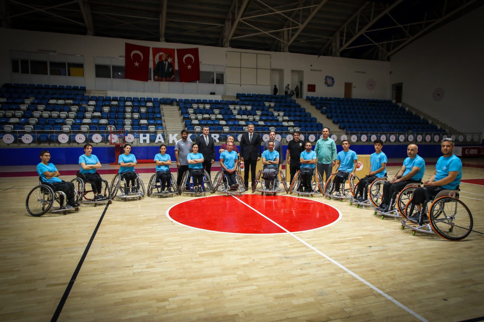 VALI ÇELİK'TEN ENGELLİ SPORCULARA SANDALYE DESTEĞİ