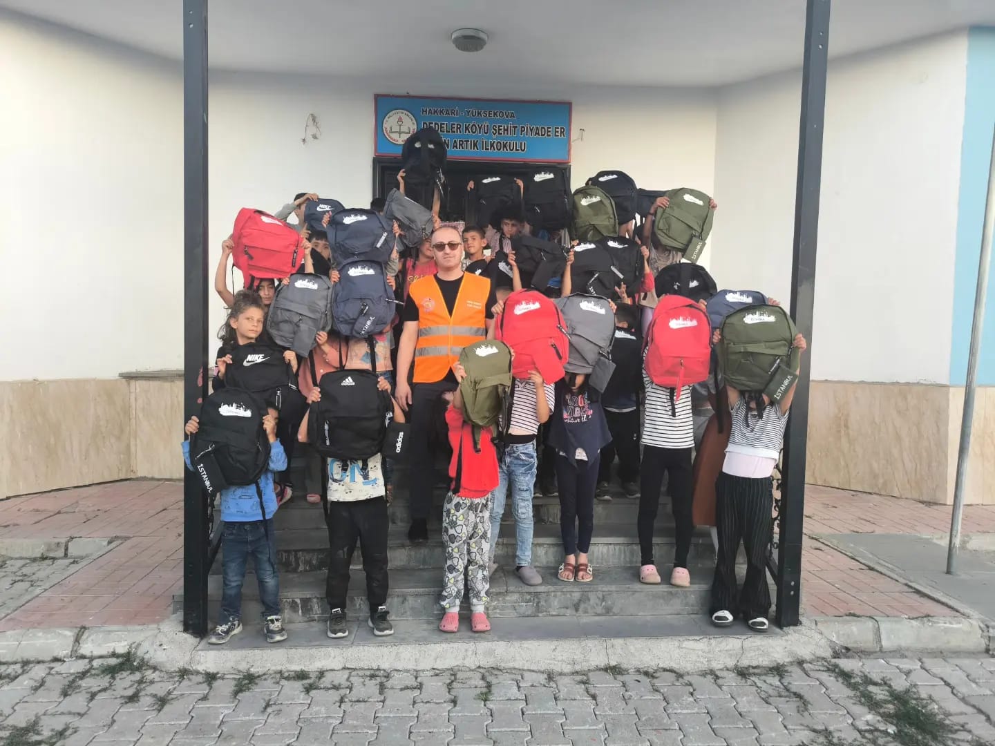 BAŞKAN AYDOĞDU`DAN EĞİTİME DESTEK