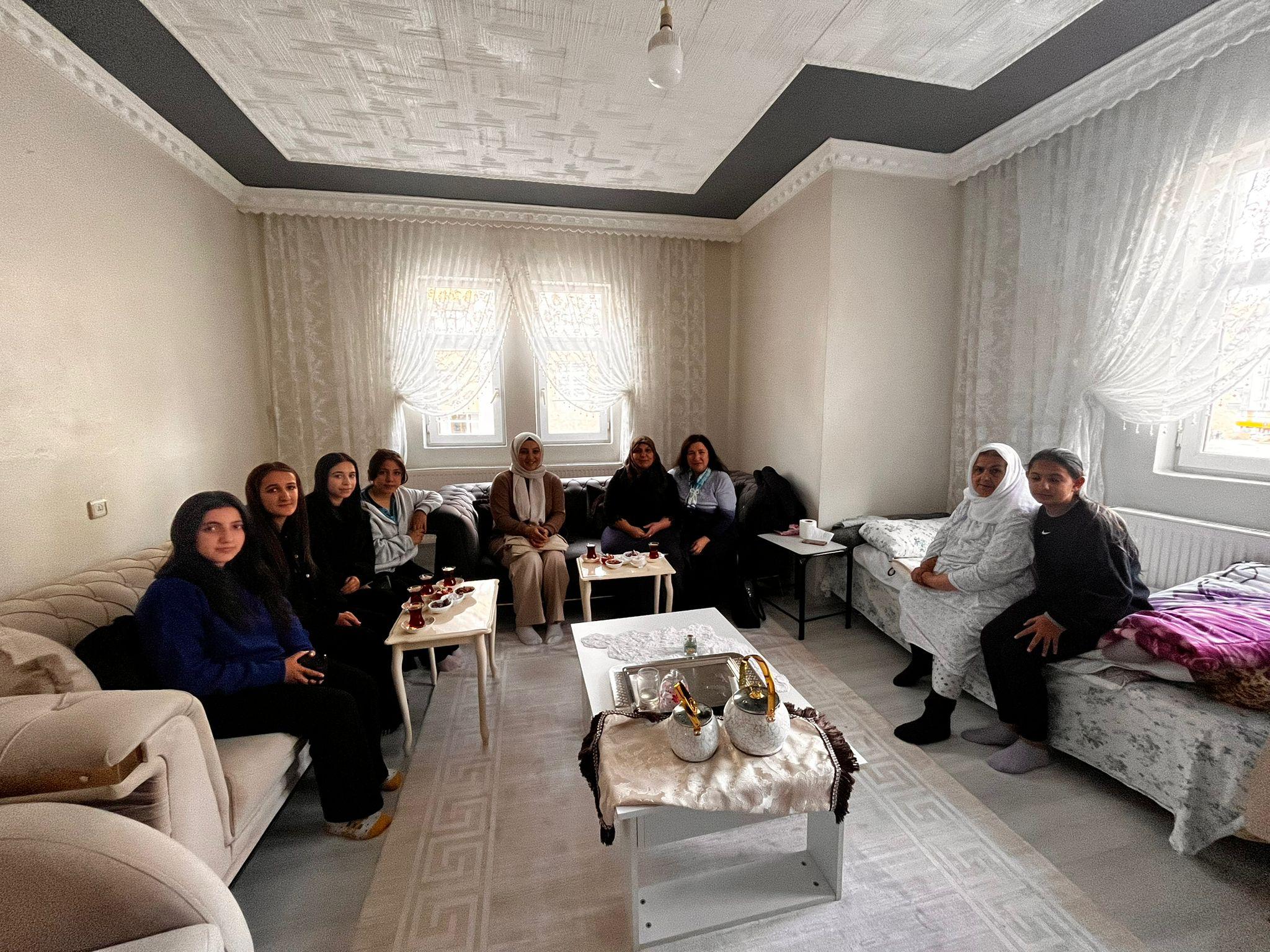 ÇEDES, Gençler İle Yaşlılar Arasında Köprü