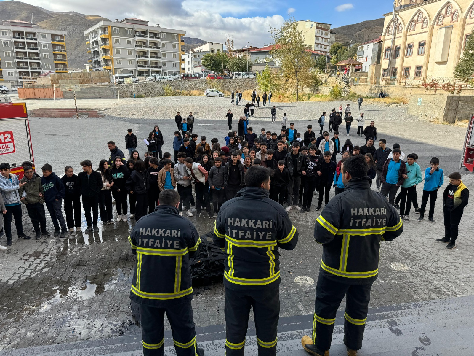 Hakkari’deki bir okulda nefes kesen yangın tatbikatı