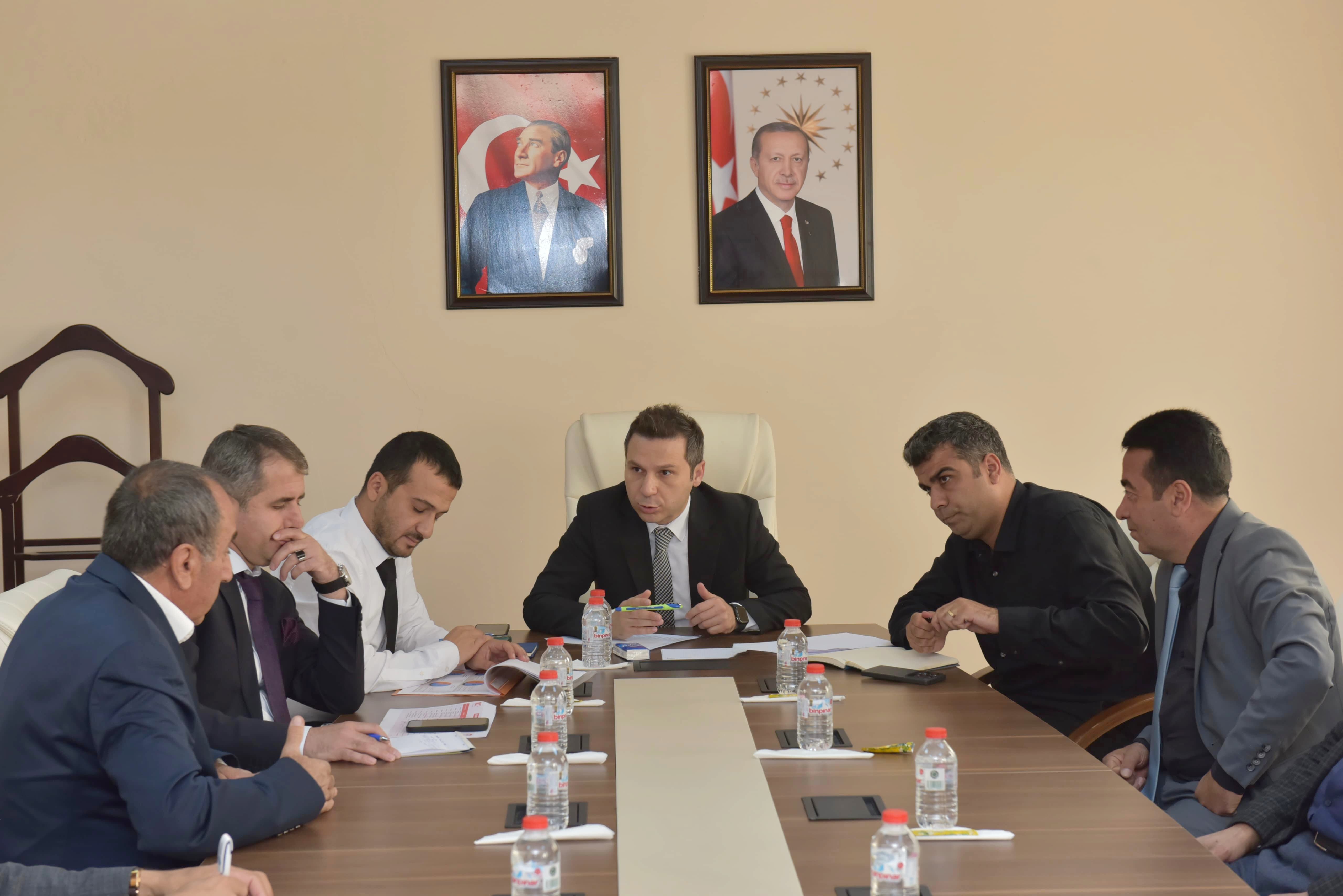 Yüksekova'daki Köy Muhtarlarıyla Toplantı Gerçekleştirildi 