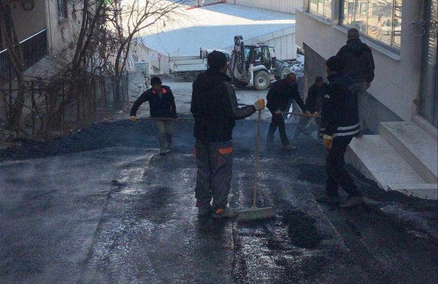 Hakkari’de yol ve cadde onarımları sürüyor