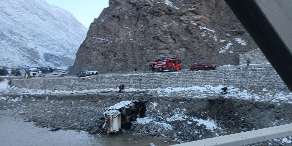 Hakkari’de Trafik Kazası: 3 Yaralı