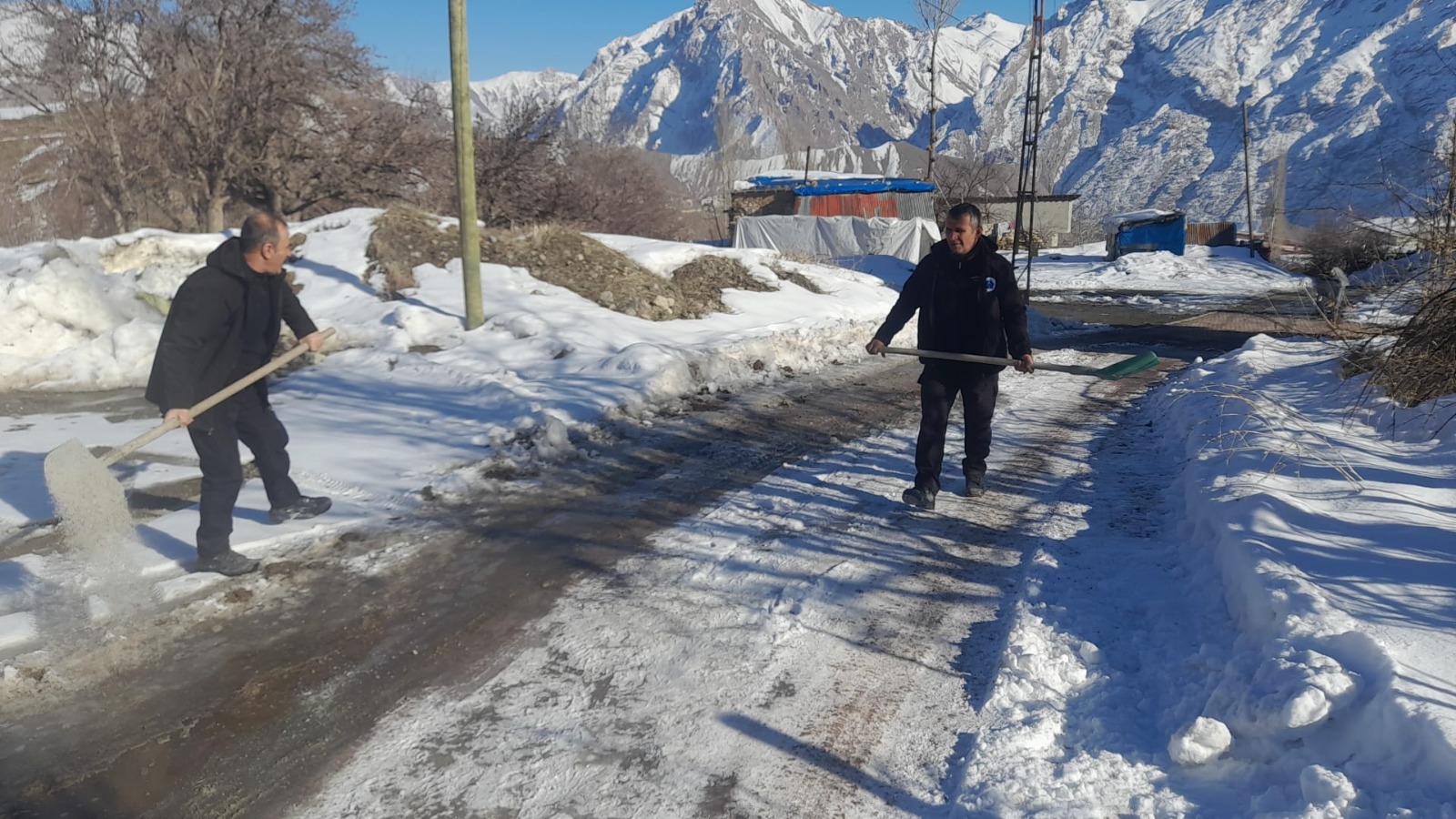 Hakkari’de Tuzlama Çalışmaları Devam Ddiyor