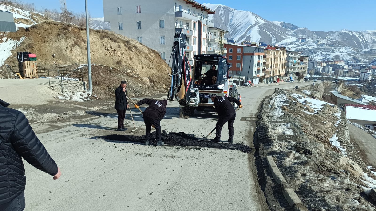 Yoğun Yağışlar ve Kar Yolları Olumsuz Etkiledi