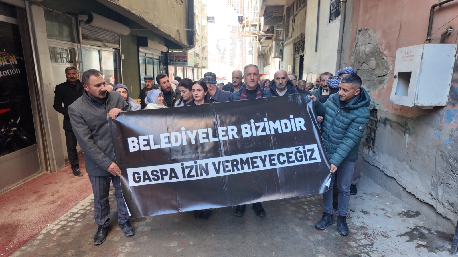 DEM Parti'den Van Büyükşehir Belediyesi'ne Kayyum Atanmasına Karşı Sert Tepki: 