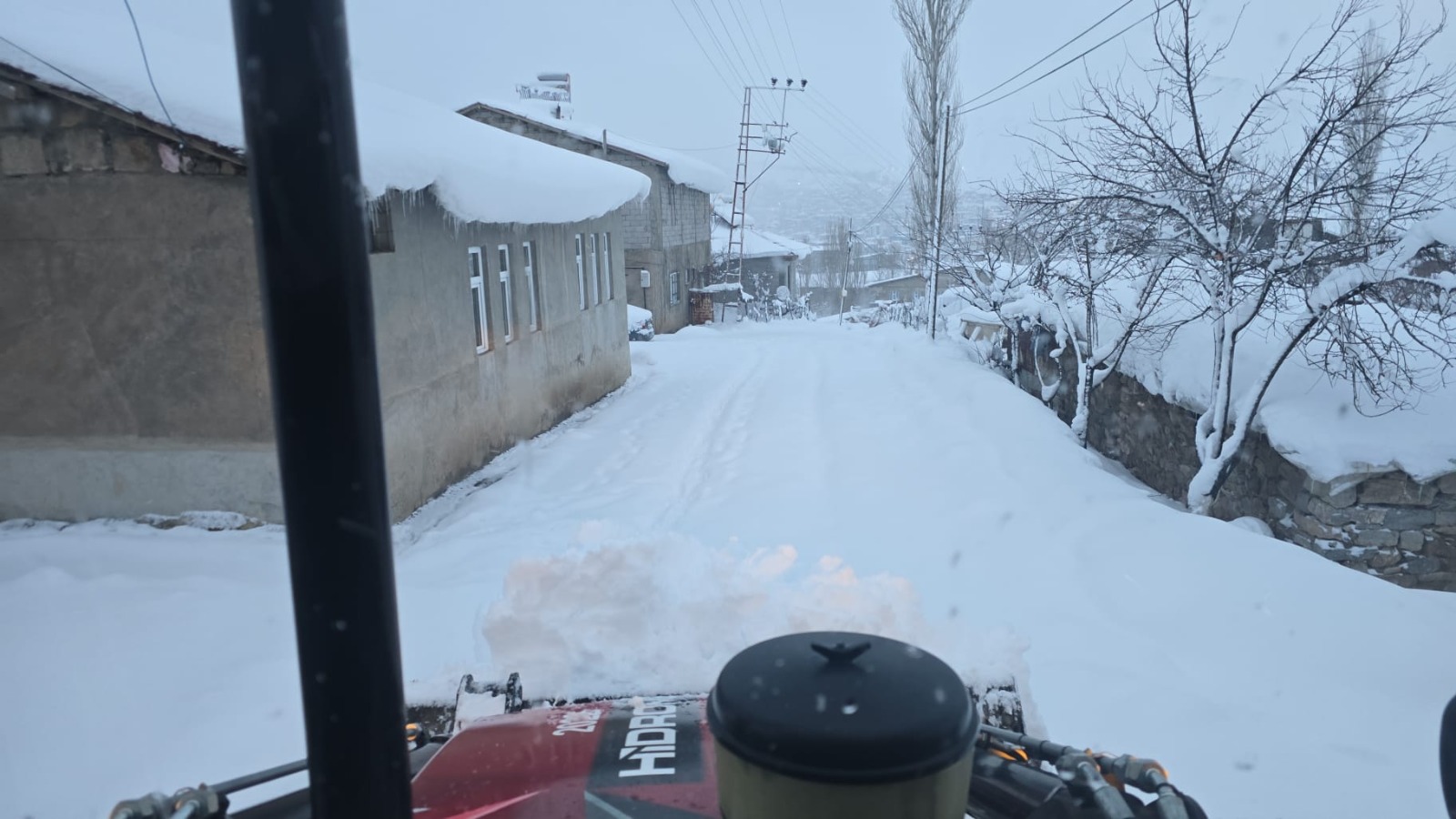 Hakkari’de Karla Mücadele Sabaha Kadar Sürdü