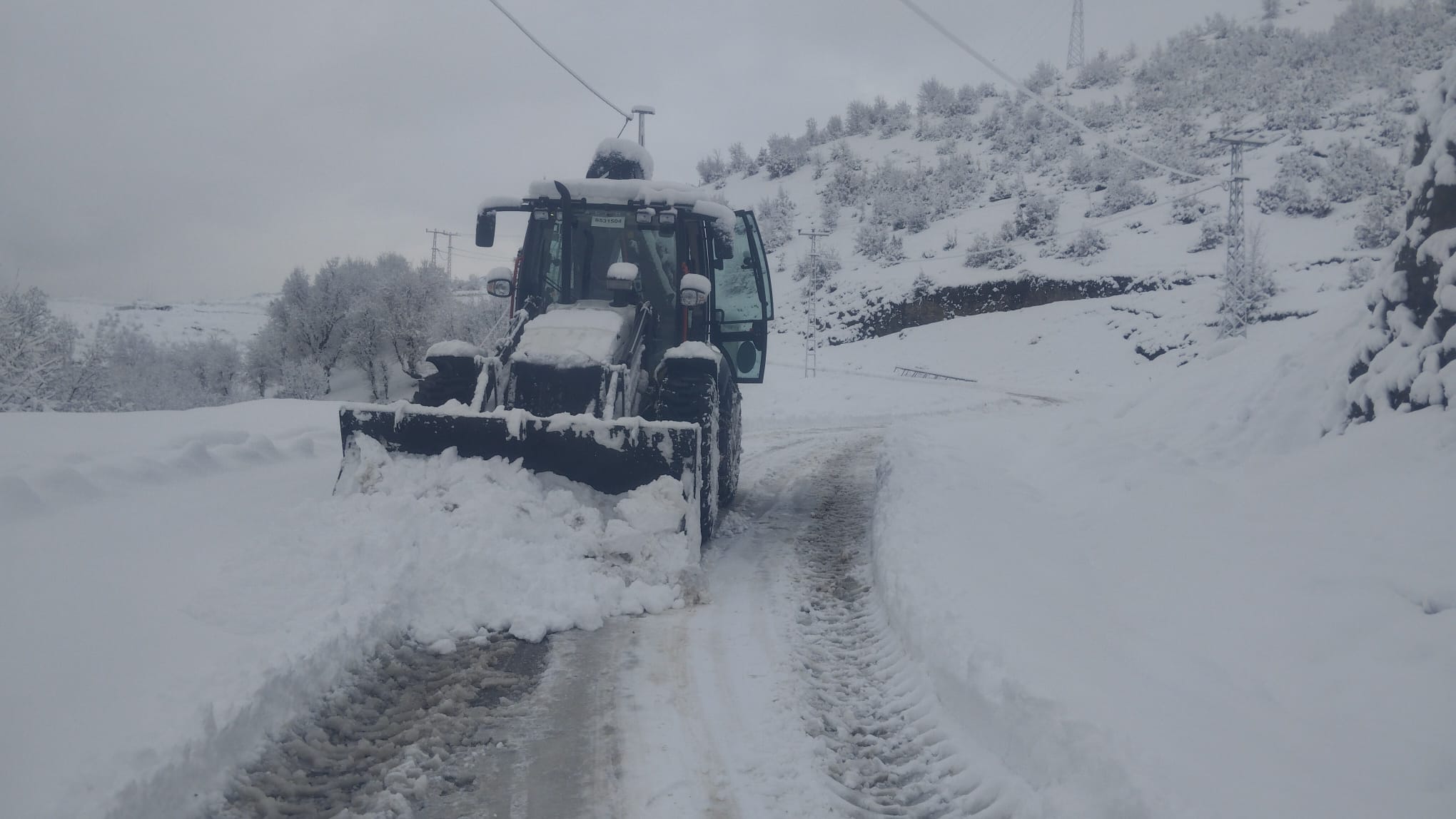 Hakkari İl Özel İdaresi, Yoğun Kar Yağışına Karşı Sahada