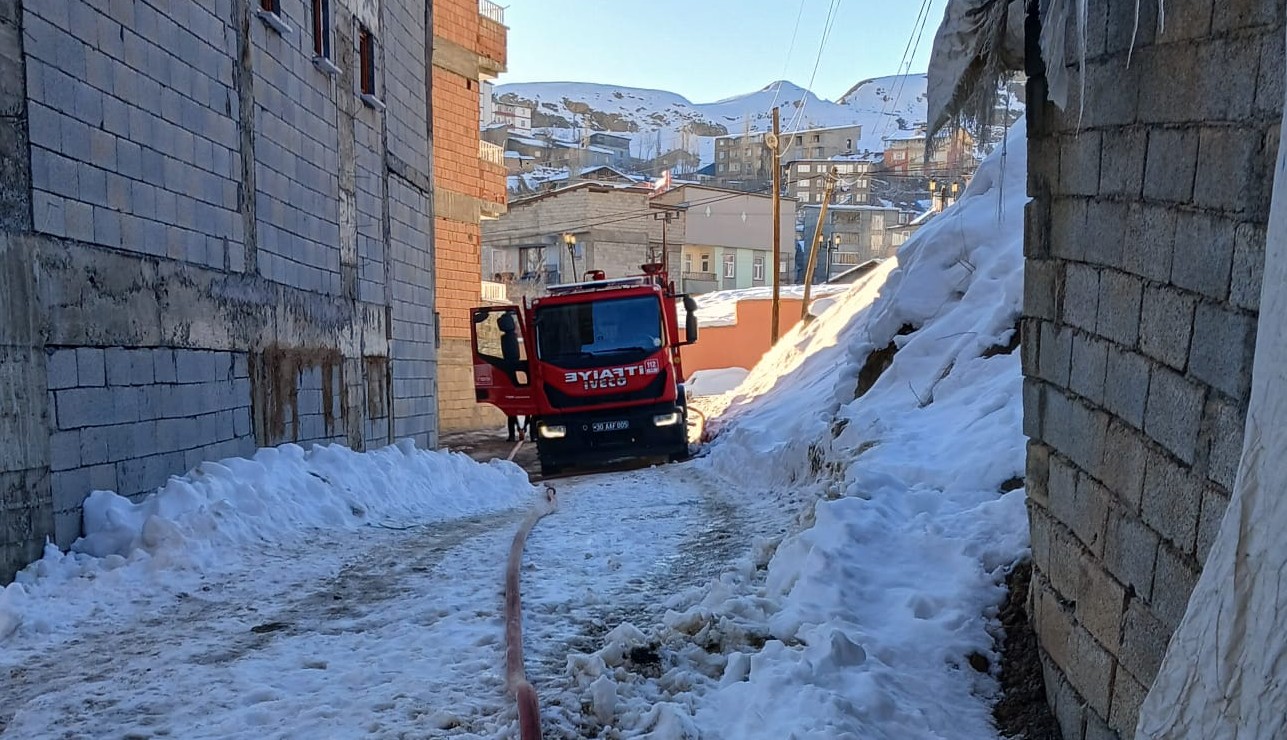 Hakkari’de İtfaiye Ekipleri Su Taşıyor: Günde 60 Aileye Destek