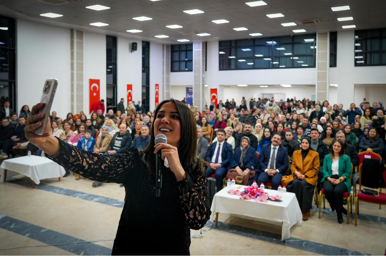 EĞİTİMCİ - YAZAR DİLEK CESUR HAKKARİLİLERLE  BULUŞTU