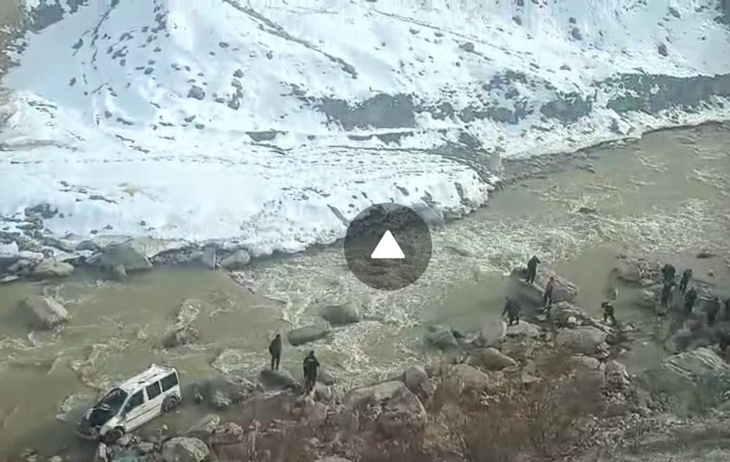 Araç Zap Suyuna Uçtu, Kayıp Kişi İçin Arama Başlatıldı