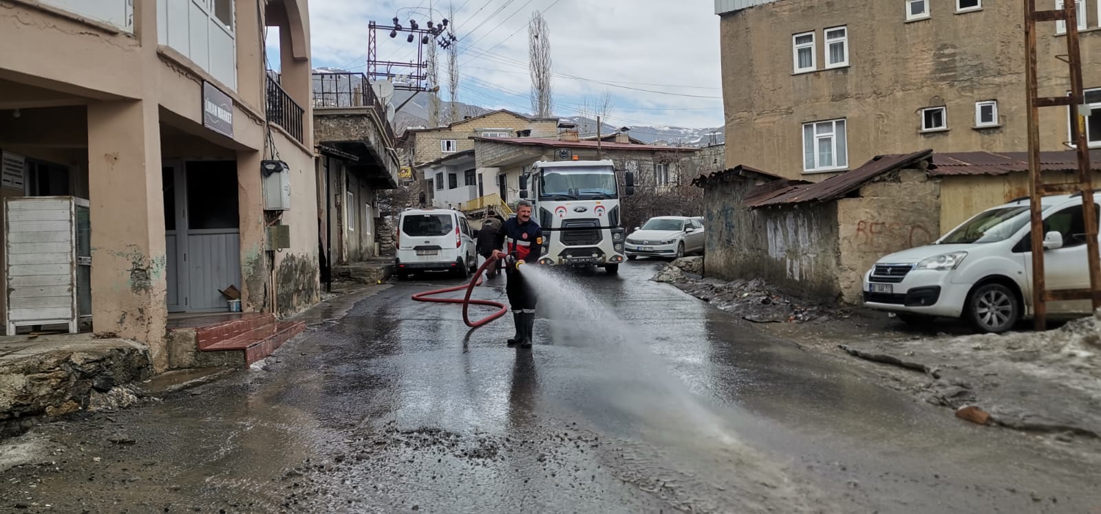 Hakkari Belediyesi'nden Bahar temizliği