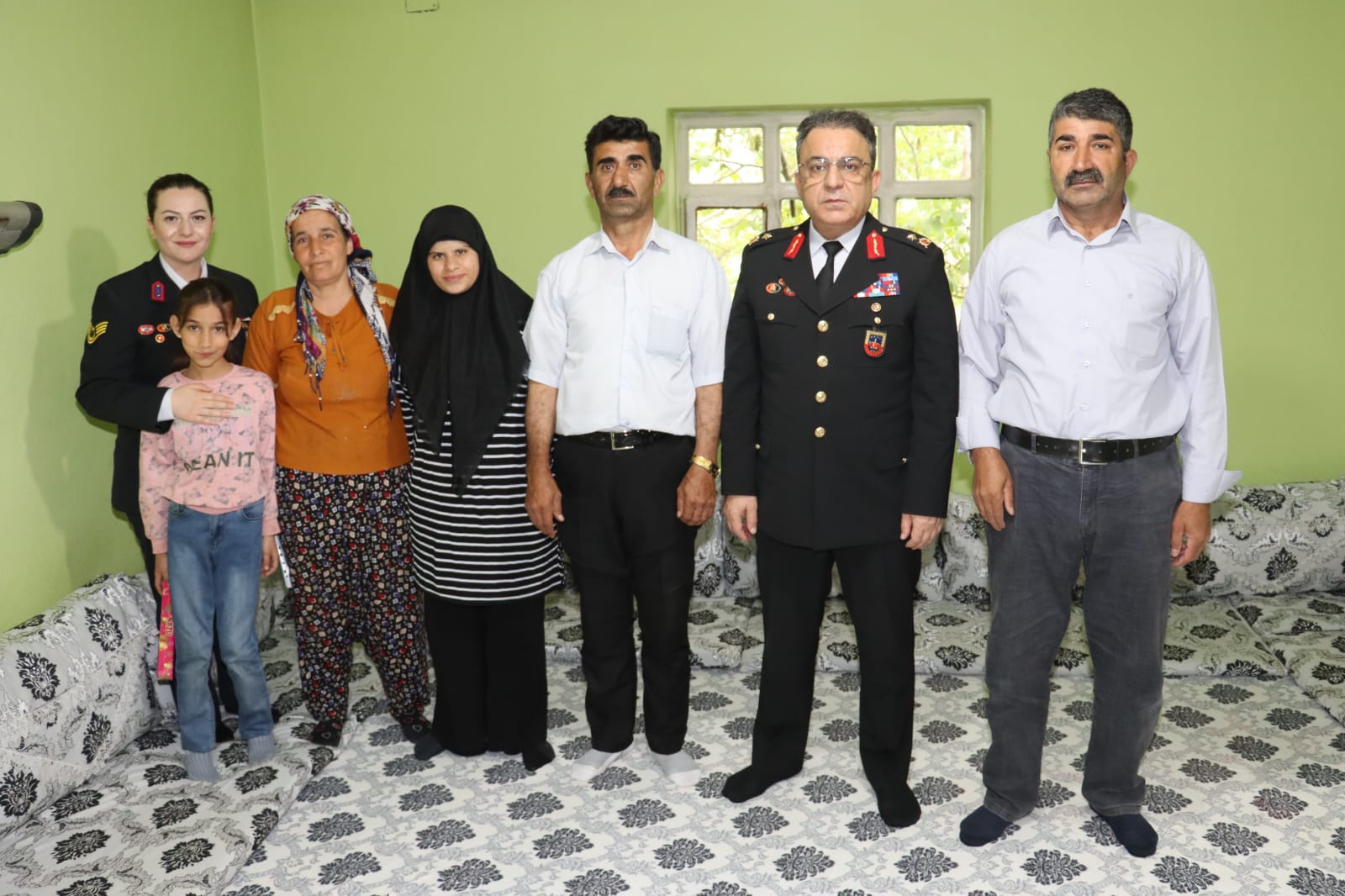 Tuğgeneral Çarıkcıoğlu’ndan Anneler Günü’nde Şehit Ailelerine Anlamlı Ziyaret