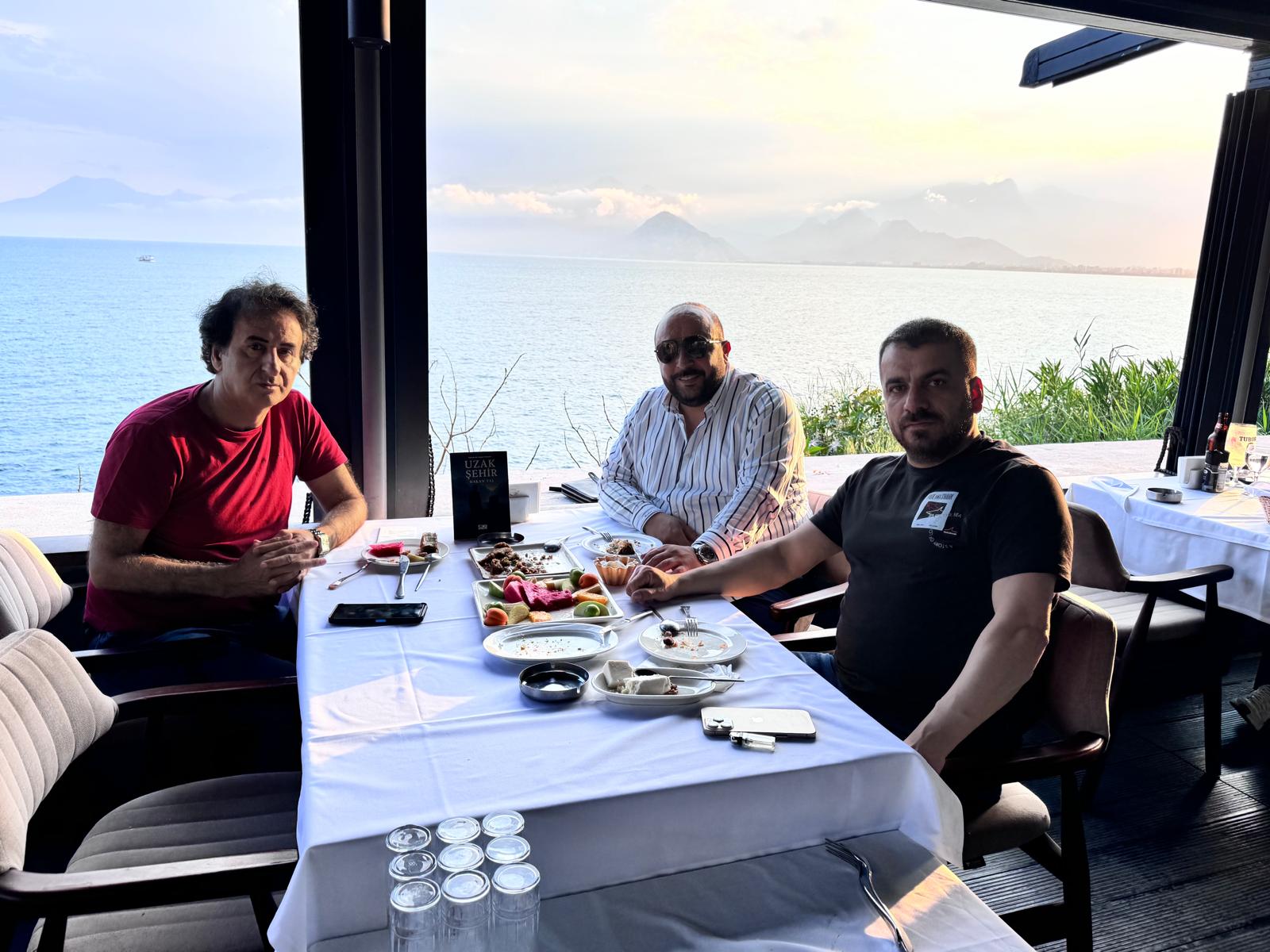 Yazar Hakan Taş'a Antalya'da ilgi
