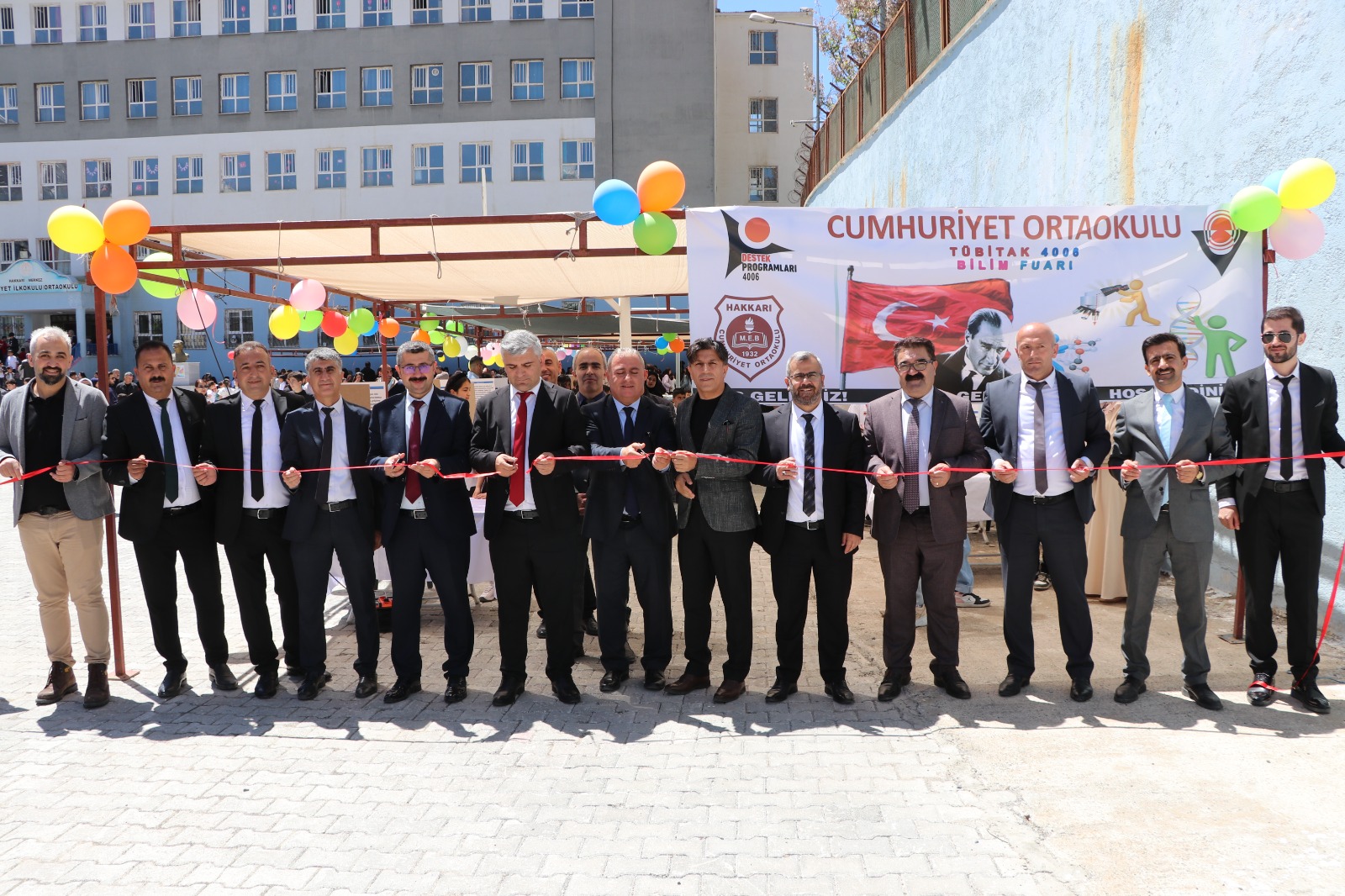 Hakkâri’de, Minik Eller, Büyük Fikirler