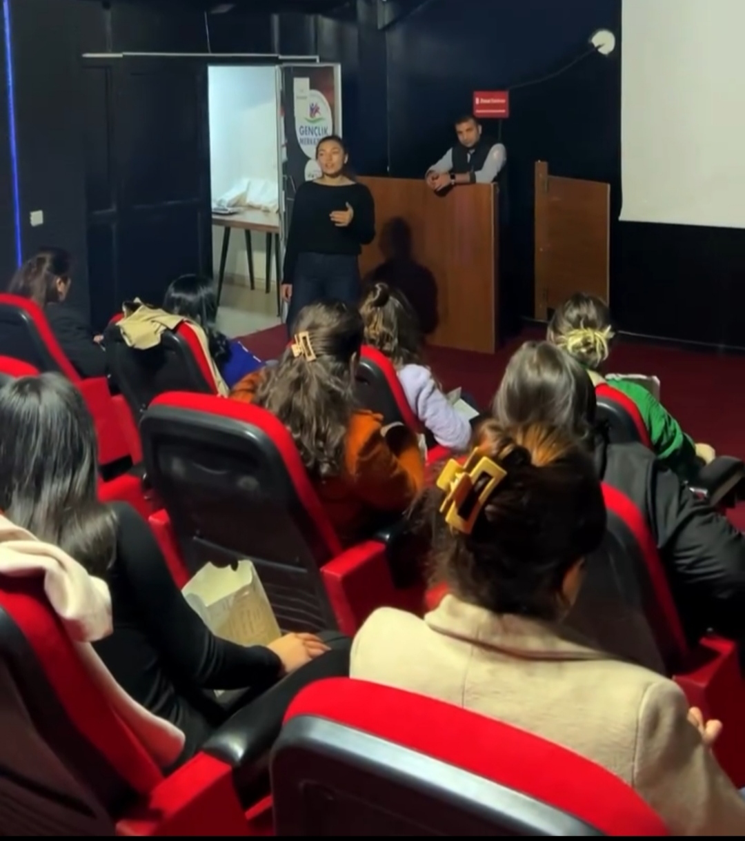 Çukurca Kaymakamlığı’ndan 8 Mart Dünya Kadınlar Günü’ne Özel Sinema Gecesi