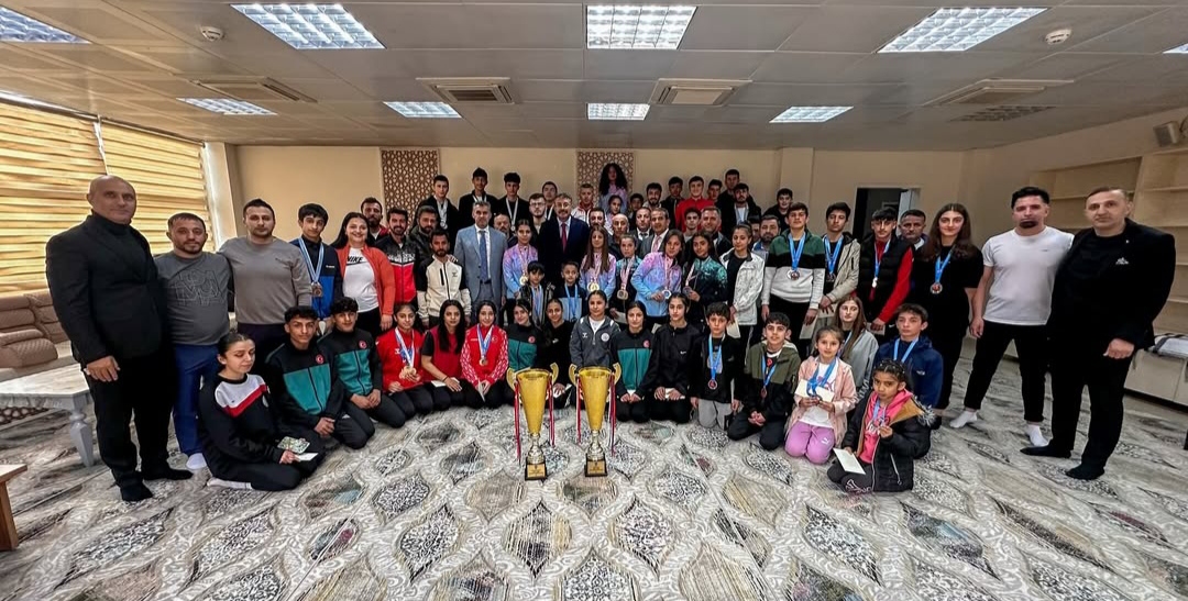 Vali Çelik Şampiyon Sporcularla Bir Araya Geldi