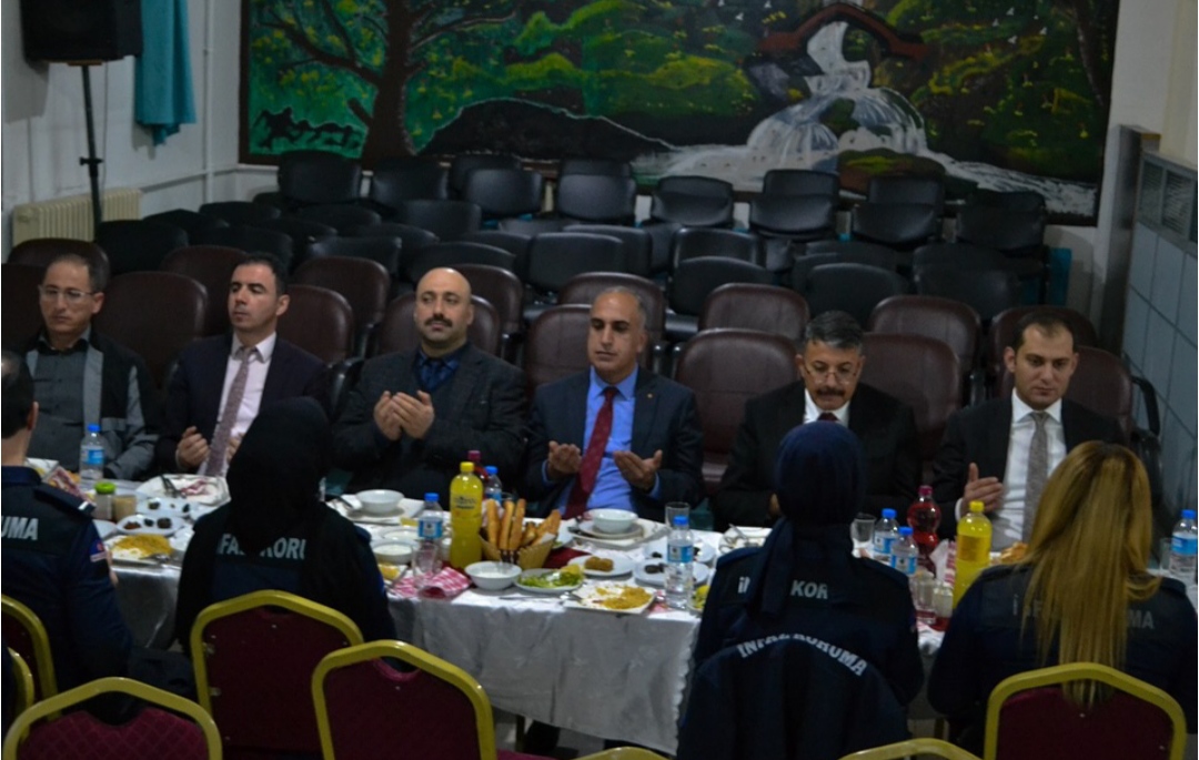 Vali Çelik, Cezaevi Personeliyle İftarda Buluştu