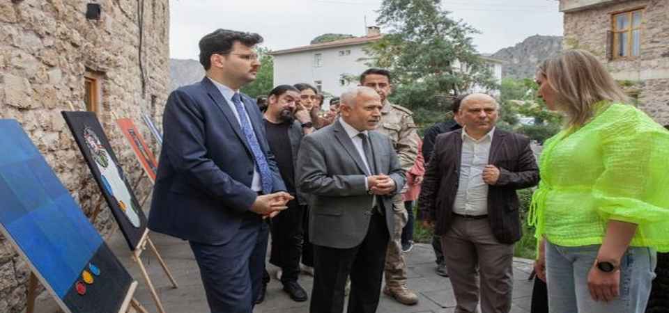 Çukurca'da “Sınırsız” adlı resim sergisi açıldı