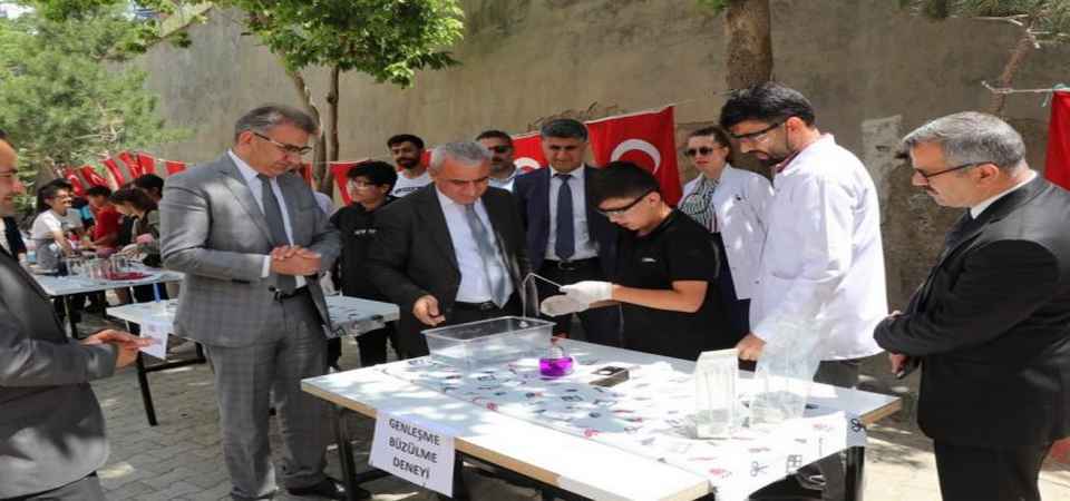 Şehit Selahattin Ortaokulu Bilim Şenliği