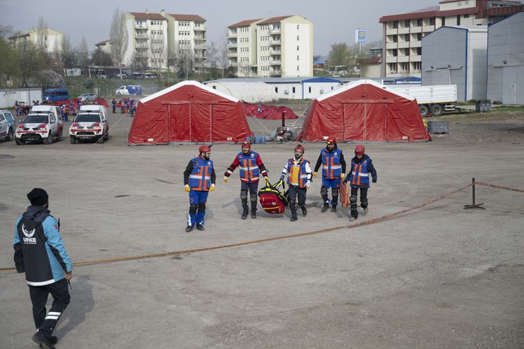 AFAD VE UMKE EKİPLERİNDEN DEPREM TATBİKATI