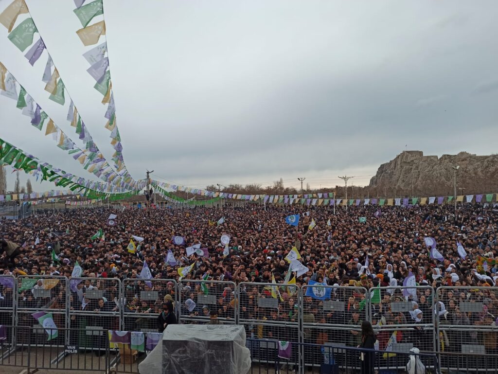 Bir çok kentte Newroz coşku ile kutlanıyor