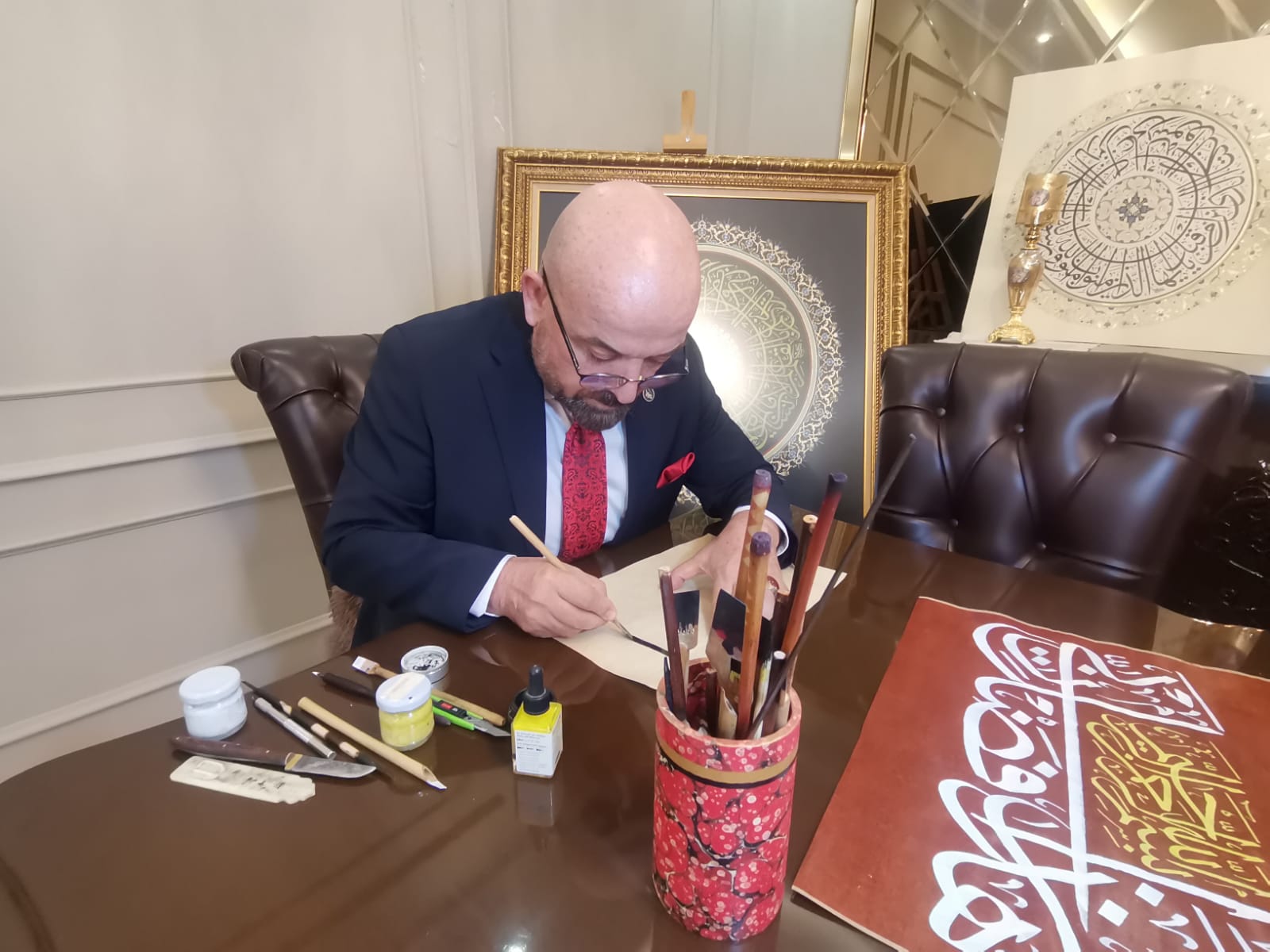 HAT SANATININ BÜYÜK USTASI, EVİNİ ATÖLYEYE DÖNÜŞTÜRDÜ