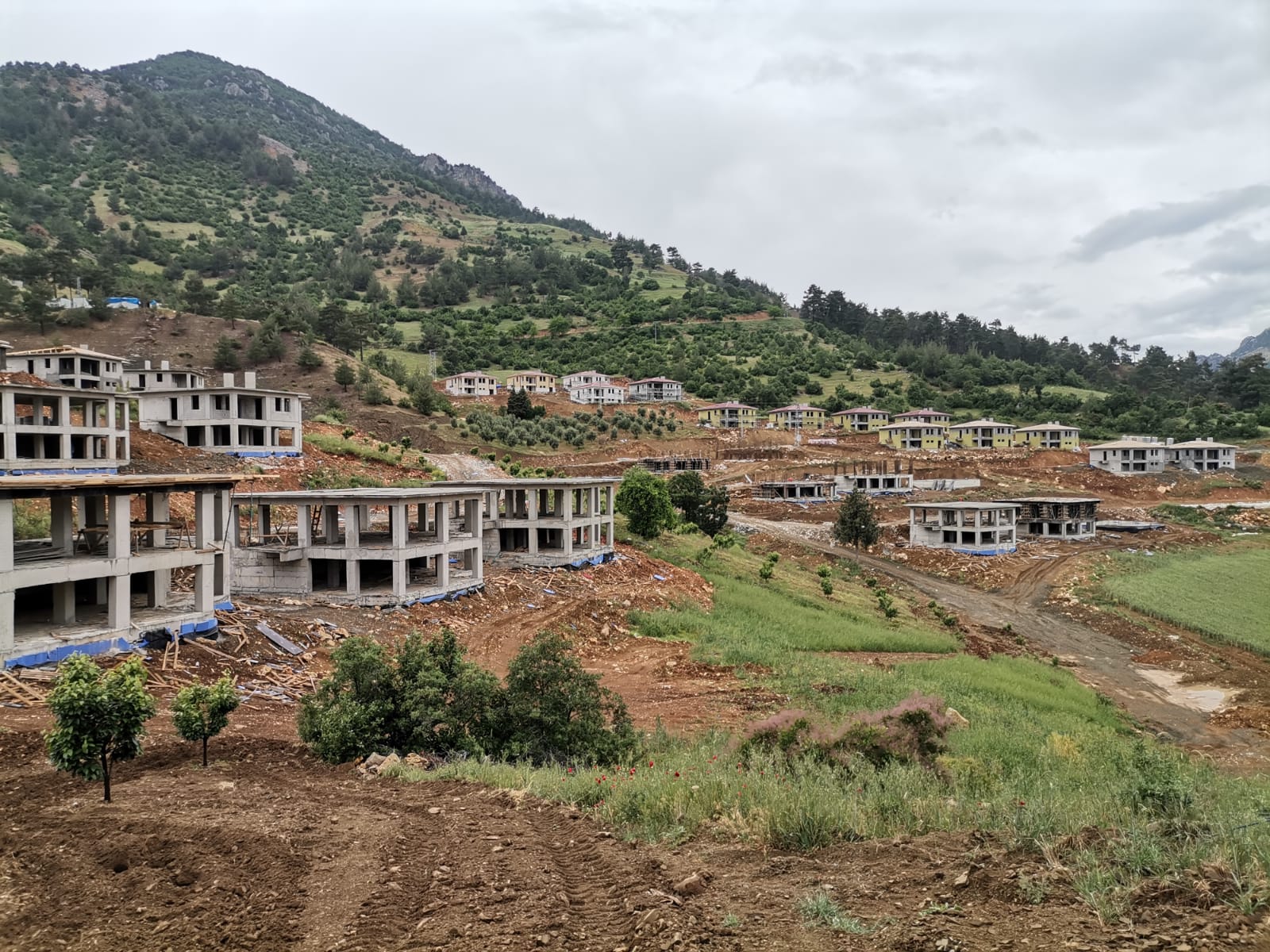 DEPREM KONUTLARI HIZLA YÜKSELİYOR