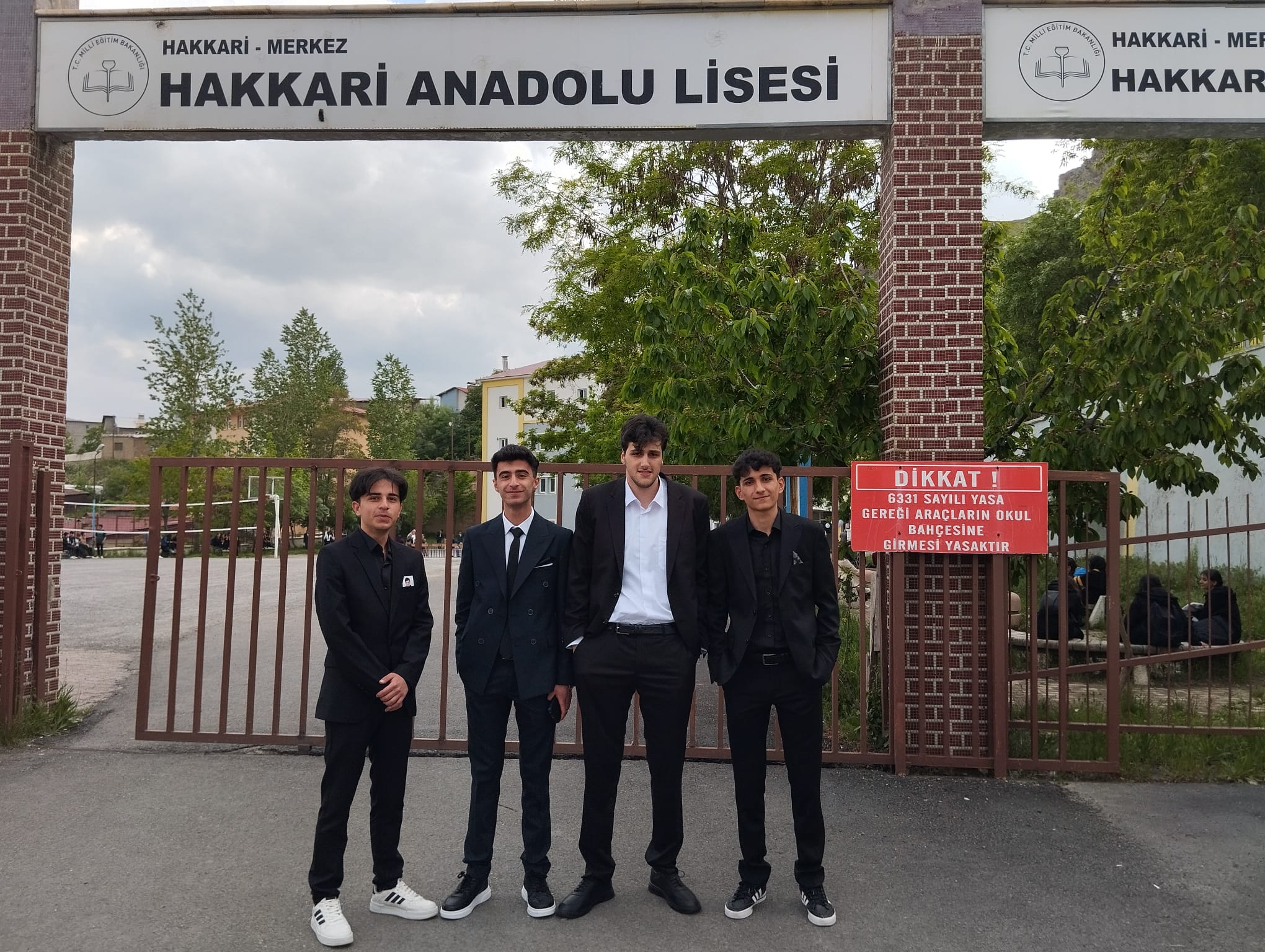 MEZUNİYETTE HÜZÜN VE GÖZYAŞI! Hakan TAŞ / YAZDI