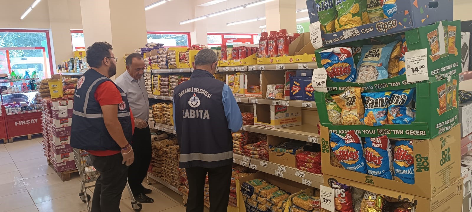 Hakkari’de zincir marketlere sıkı denetim