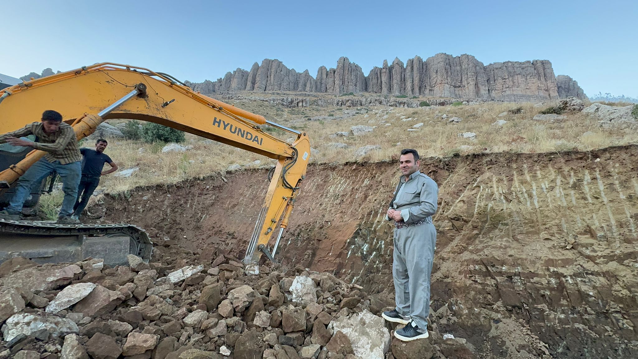 Derecik Belediyesi’nden su kaynağı arama çalışması