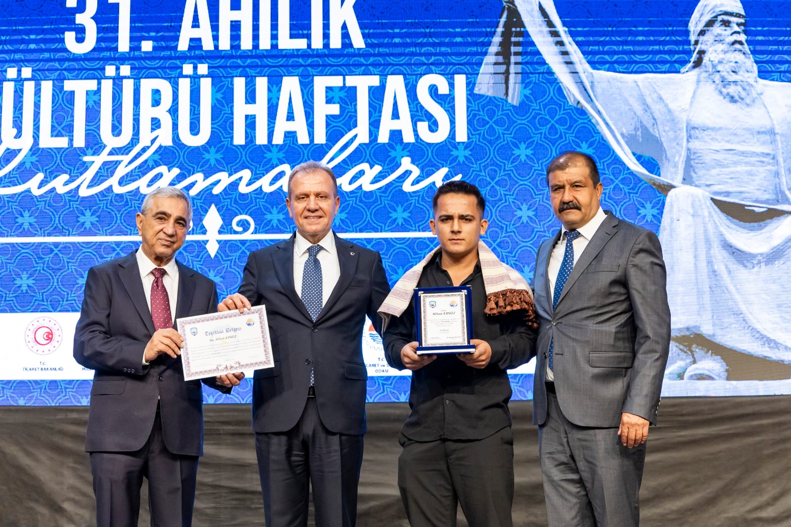 SEÇER İLİN KALFASI VE İLİN ÇIRAĞI’NA ÖDÜLLERİNİ VERDİ