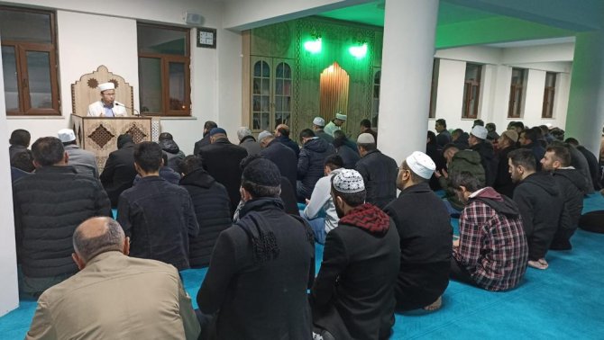 Kur'an-ı Kerim yakılması Hakkari'de protesto edildi