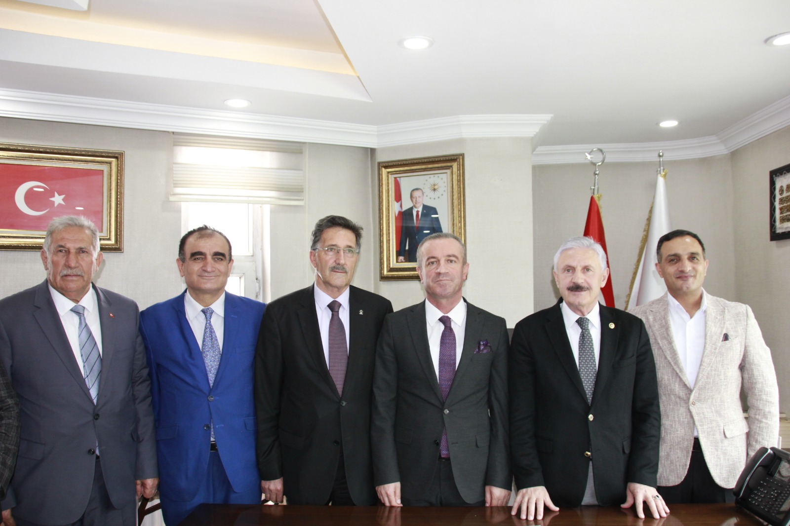 Ak Parti Hakkari yeni il başkanı Kaya, görevine başladı