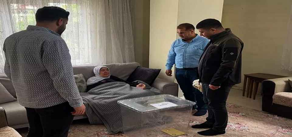 118 yaşındaki Kayran oy’unu evde kullandı