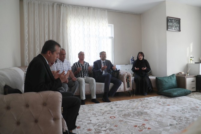 Vali Çelik'ten Akar Ailesine taziye ziyareti