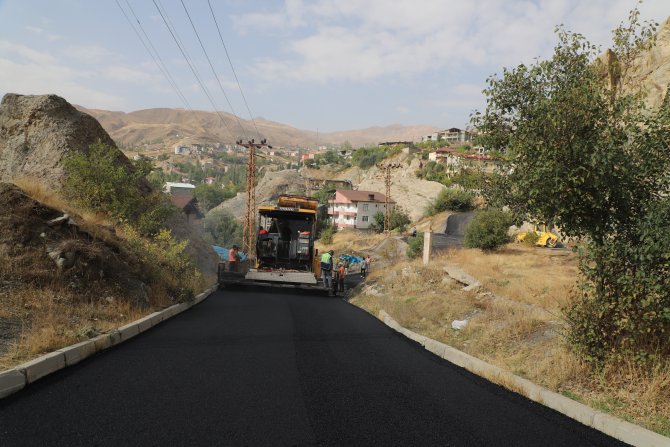 Hakkari modern yollara kavuşuyor