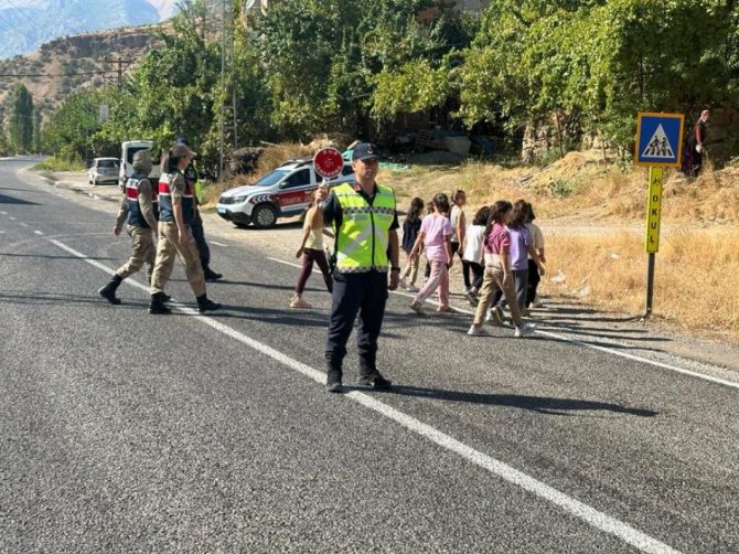 Jandarma'dan öğrencilere trafik eğitimi