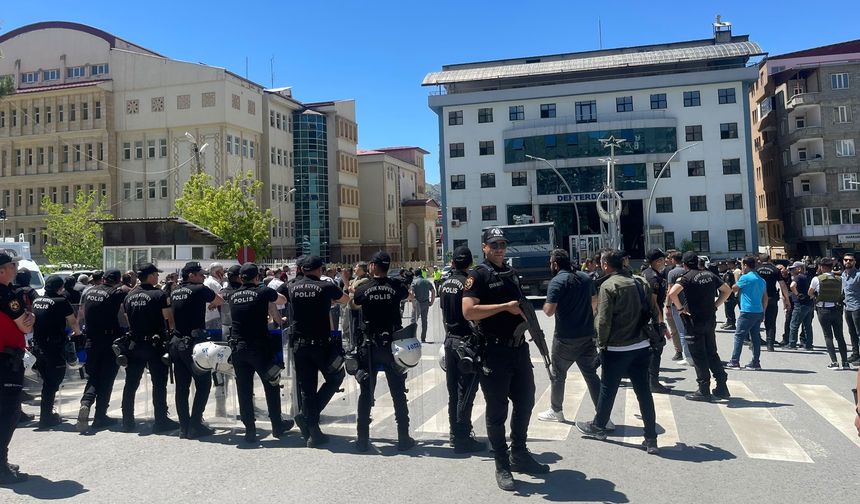 Belediye eş başkanı Akış'ın duruşması başladı