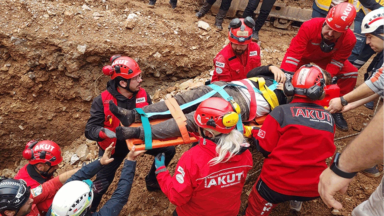 Bodrum’da işçiler toprak altına kaldı