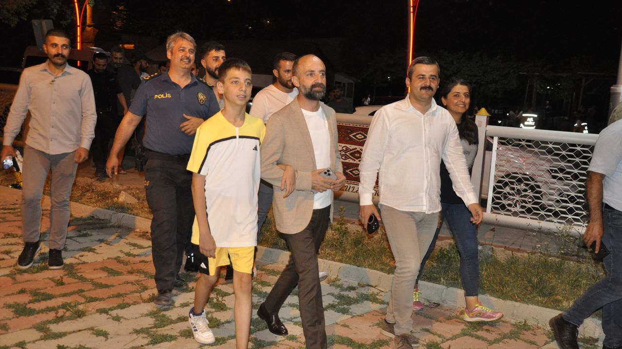 Çukurcalılar Çekya –Türkiye maçını dev ekranda izledi