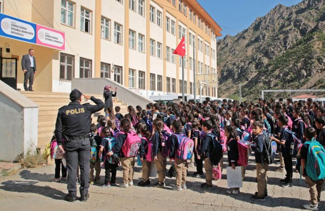 Hakkari polisinin eğitime desteği sürüyor