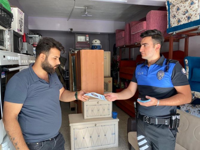 Hakkari polisi dolandırıcılığa karşı broşür dağıttı