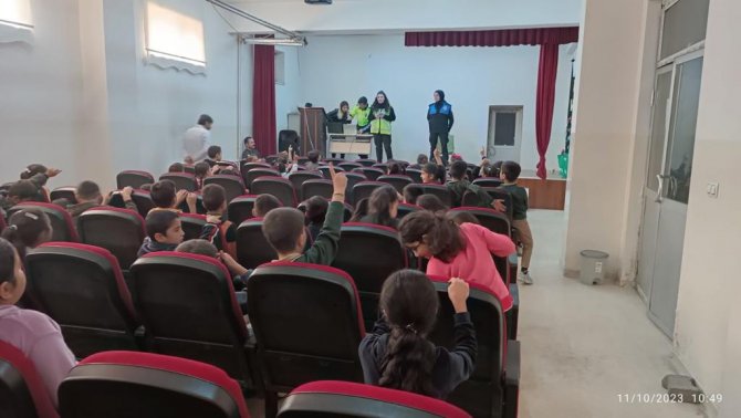 Öğrencilere polis mesleği anlatıldı