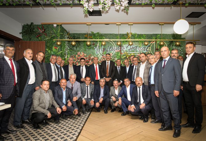 Vali Ali Çelik, 19 Ekim Muhtarlar Günü'nde Köy ve Mahalle Muhtarlarımızla bir araya geldi. 