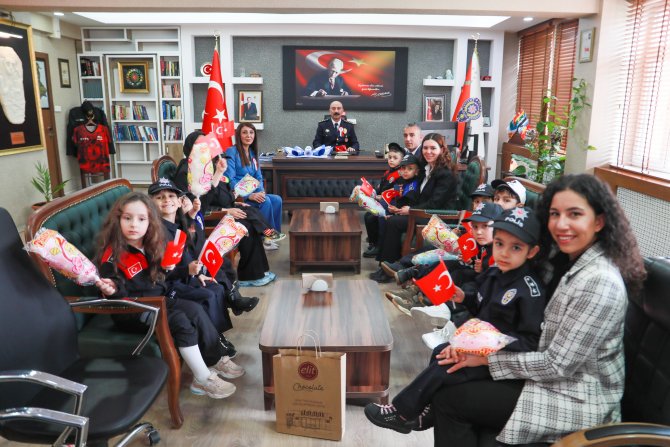 Minikler 'den emniyete ziyaret